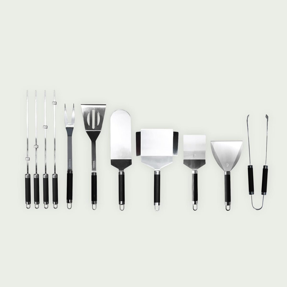 Ensemble complet de 10 ustensiles de cuisson en inox, incluant pinces, fourchette, spatules et brochettes, idéals pour griller, retourner et servir avec précision.