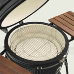 Intérieur d’un barbecue Kamado 22" ouvert, avec grille de cuisson en acier inoxydable et déflecteur en céramique pour une cuisson indirecte uniforme.