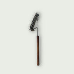 Brosse de nettoyage pour grille de barbecue avec manche en bois et tête en acier inoxydable torsadé, idéale pour éliminer les résidus de cuisson du Kamado.