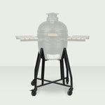 Chariot en métal noir pour Kamado Forest Grill 16", doté de roulettes robustes et d’une structure stable pour faciliter le déplacement et la sécurité lors de la cuisson.