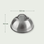 Cloche de cuisson en acier inoxydable de 22,5 cm de diamètre et 10,5 cm de hauteur, idéale pour faire fondre le fromage ou maintenir les aliments au chaud sur le barbecue Kamado Forest Grill.