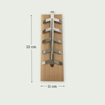 Planche de fumage en bois de 22 cm sur 11 cm avec support inox, conçue pour la cuisson verticale du saumon sur le barbecue Kamado Forest Grill.