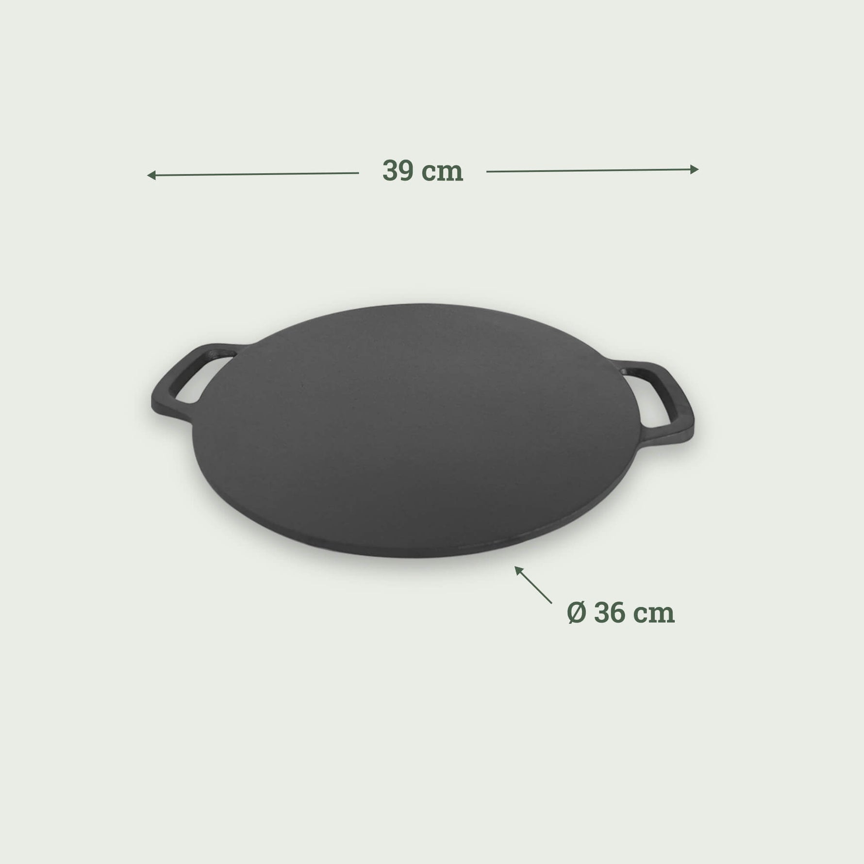 Plaque de cuisson plate en fonte de 39 cm de large et 36 cm de diamètre, parfaite pour saisir viandes, légumes ou crêpes sur le Kamado Forest Grill.