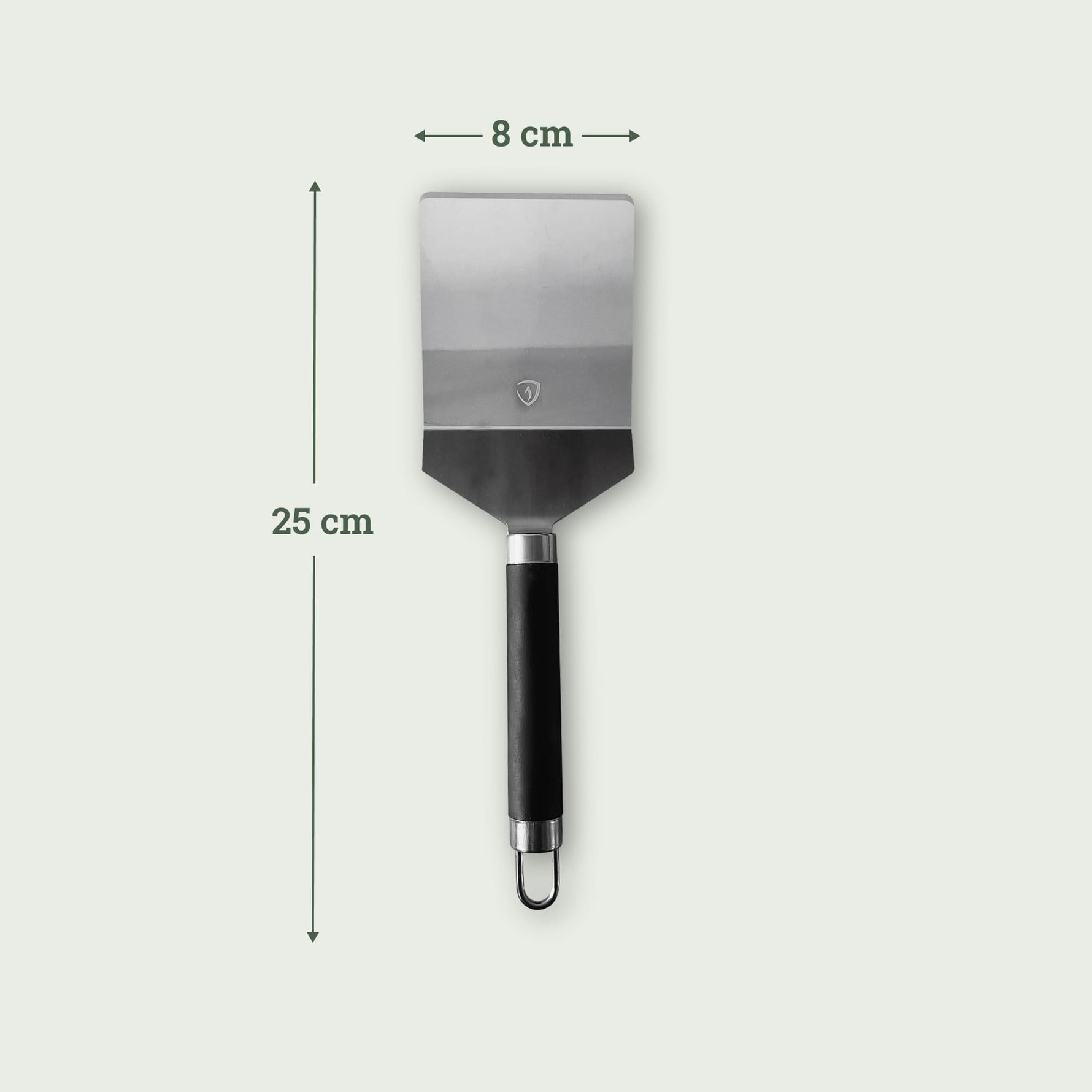 Spatule classique en inox avec manche noir, dimensions 25 cm de long et tête de 8 cm de large.