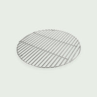 Grille de cuisson en acier inoxydable pour Kamado, résistante à la chaleur et facile à nettoyer, idéale pour griller viandes, poissons et légumes.