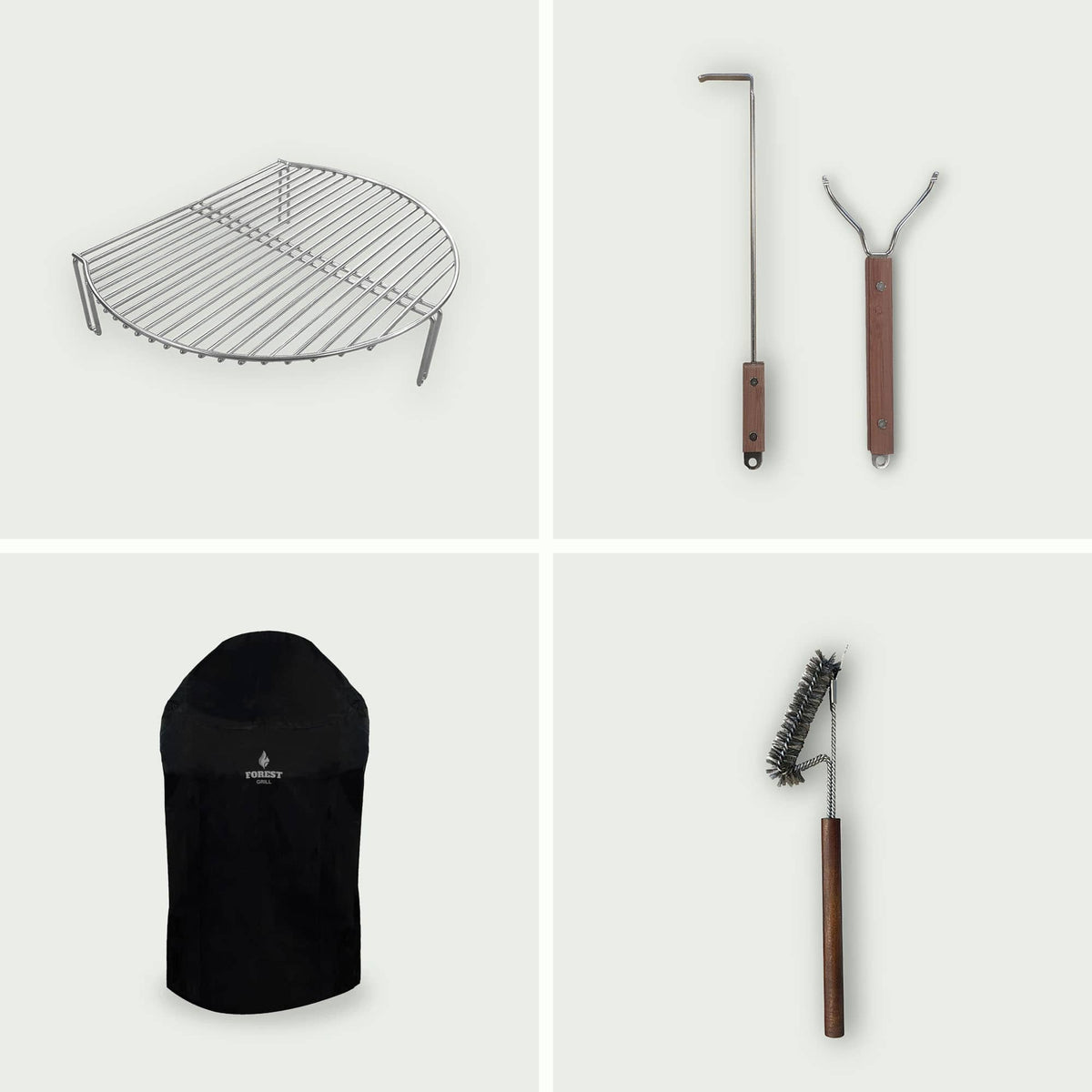 Ensemble d’accessoires pour Kamado comprenant une grille de cuisson en inox, une pince à grille, un tisonnier et une brosse de nettoyage avec manche en bois, présentés sur fond clair.