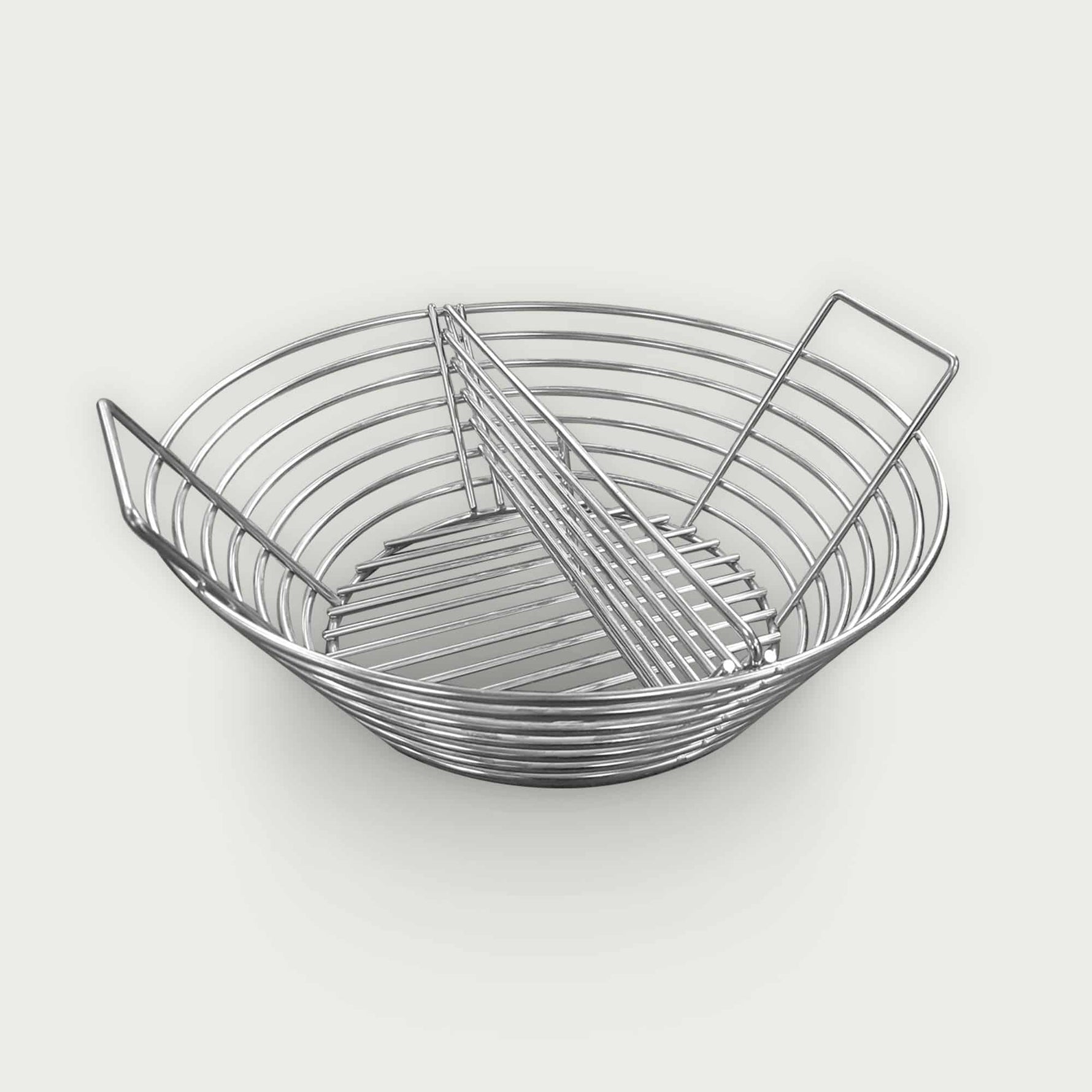 Panier à charbon en acier inoxydable avec séparateur, conçu pour le barbecue kamado afin d’optimiser la répartition de la chaleur et la gestion du feu.
