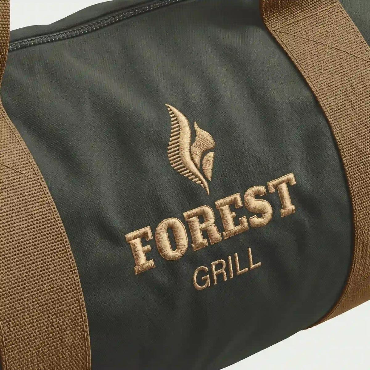 Logo brodé Forest Grill sur le sac de transport des ustensiles barbecue