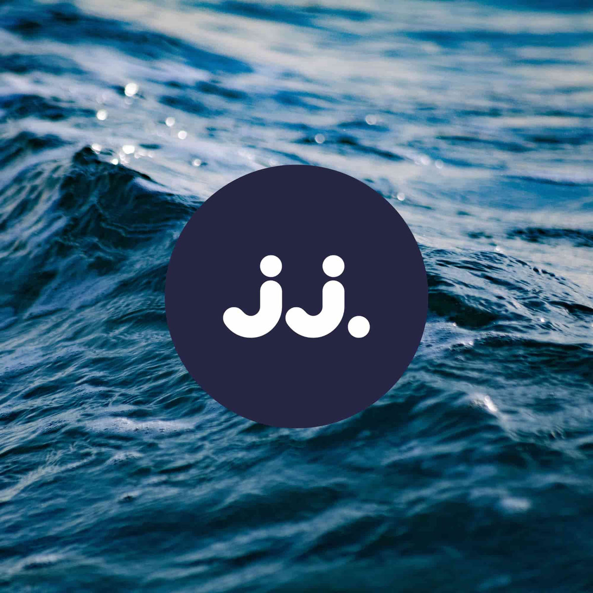 Fond marin avec logo jj., représentant la senteur Citronnelle & Sel de mer.